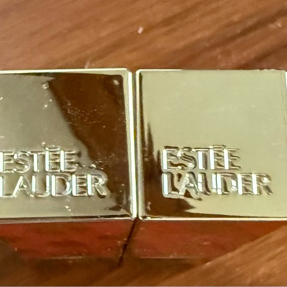 Estee Lauder Lipstick Duo - Bold Red and Soft Mauve - Picture 3 of 3